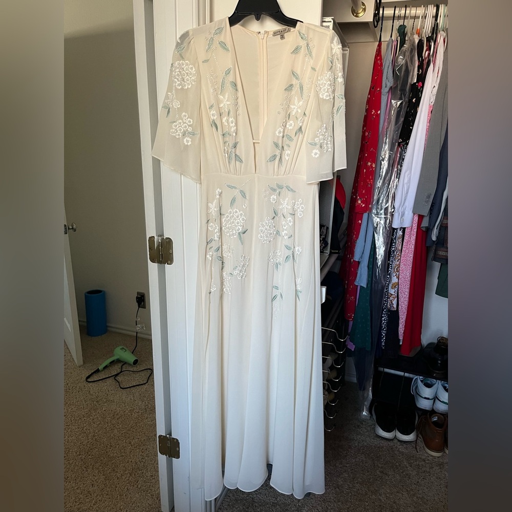 Hope and Ivy embroidery wedding dress